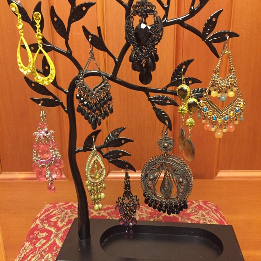 Pierced earrings with filigree & black beads - Picture 2 of 3